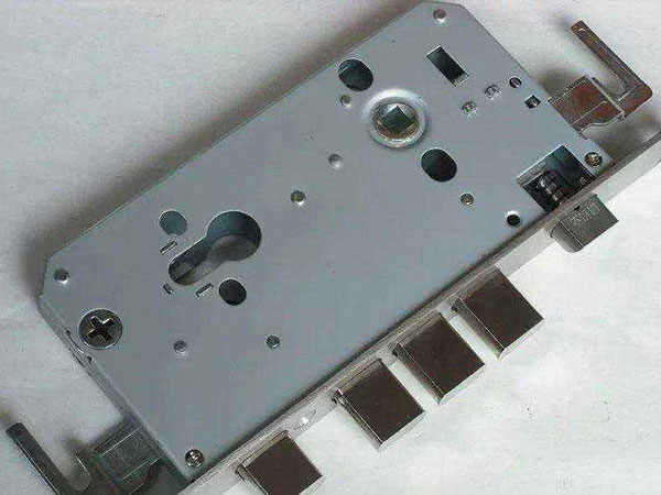 鹤岗市24小时上门开锁公司